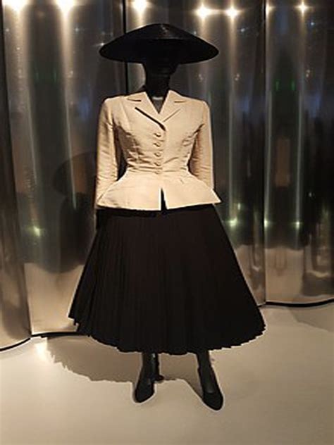 giacca dior anni 50|Storia ed evoluzione della Bar Jacket di Dior .